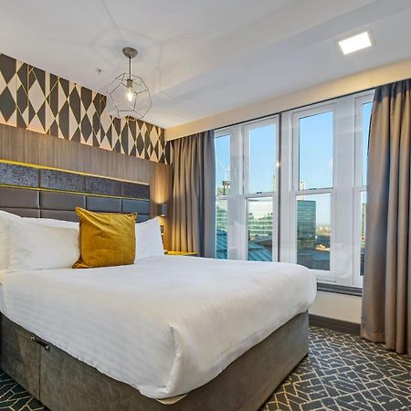 Roomzzz Manchester Victoria Exterior foto