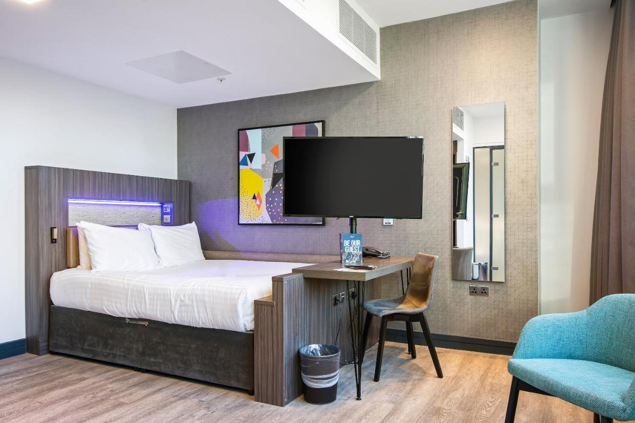 Roomzzz Manchester Victoria Exterior foto