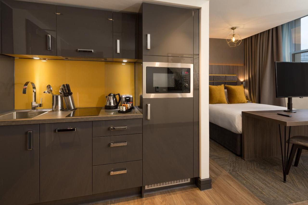 Roomzzz Manchester Victoria Exterior foto
