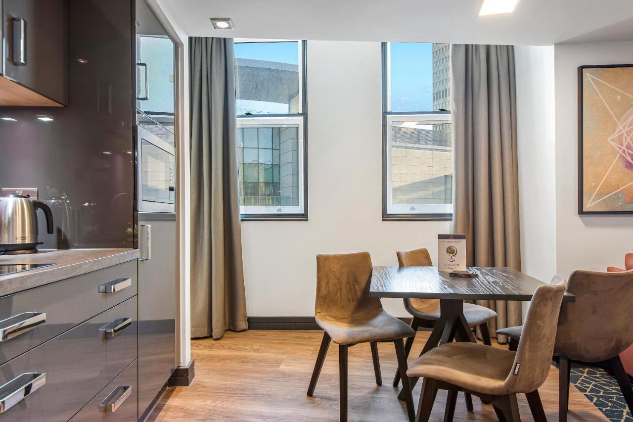 Roomzzz Manchester Victoria Exterior foto