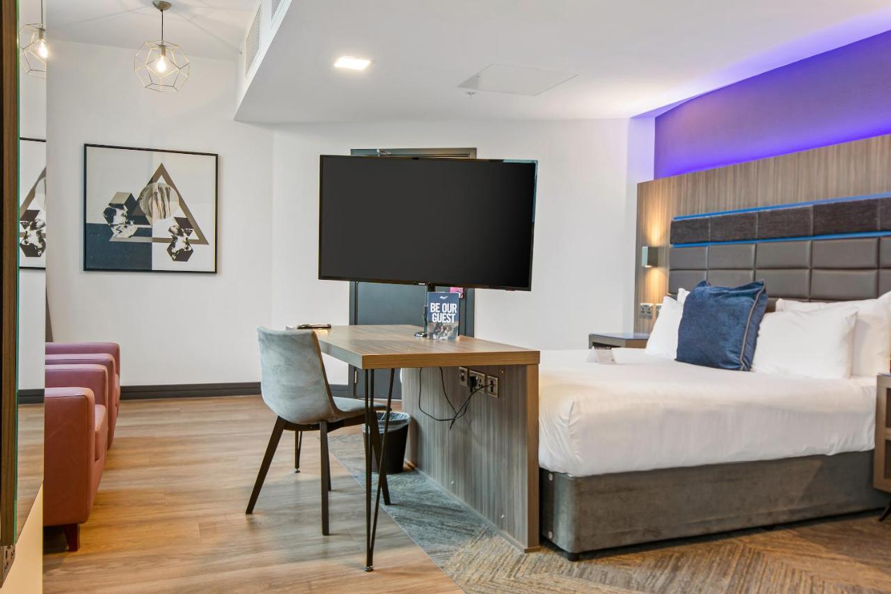 Roomzzz Manchester Victoria Exterior foto