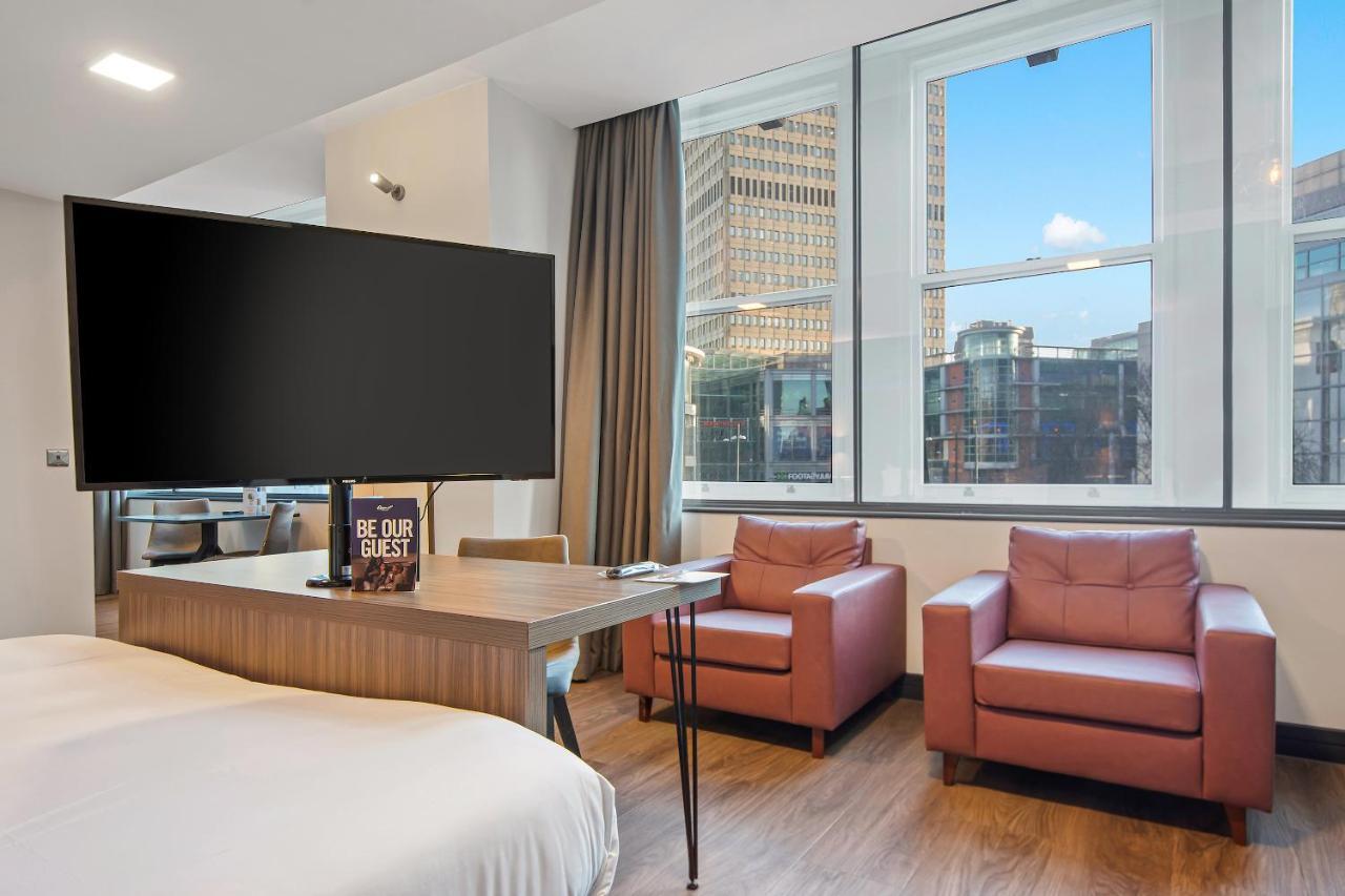 Roomzzz Manchester Victoria Exterior foto