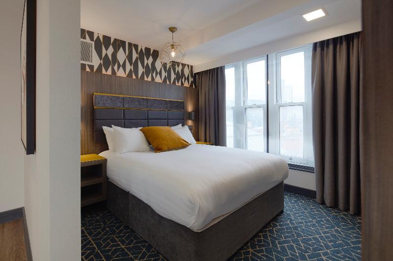 Roomzzz Manchester Victoria Exterior foto