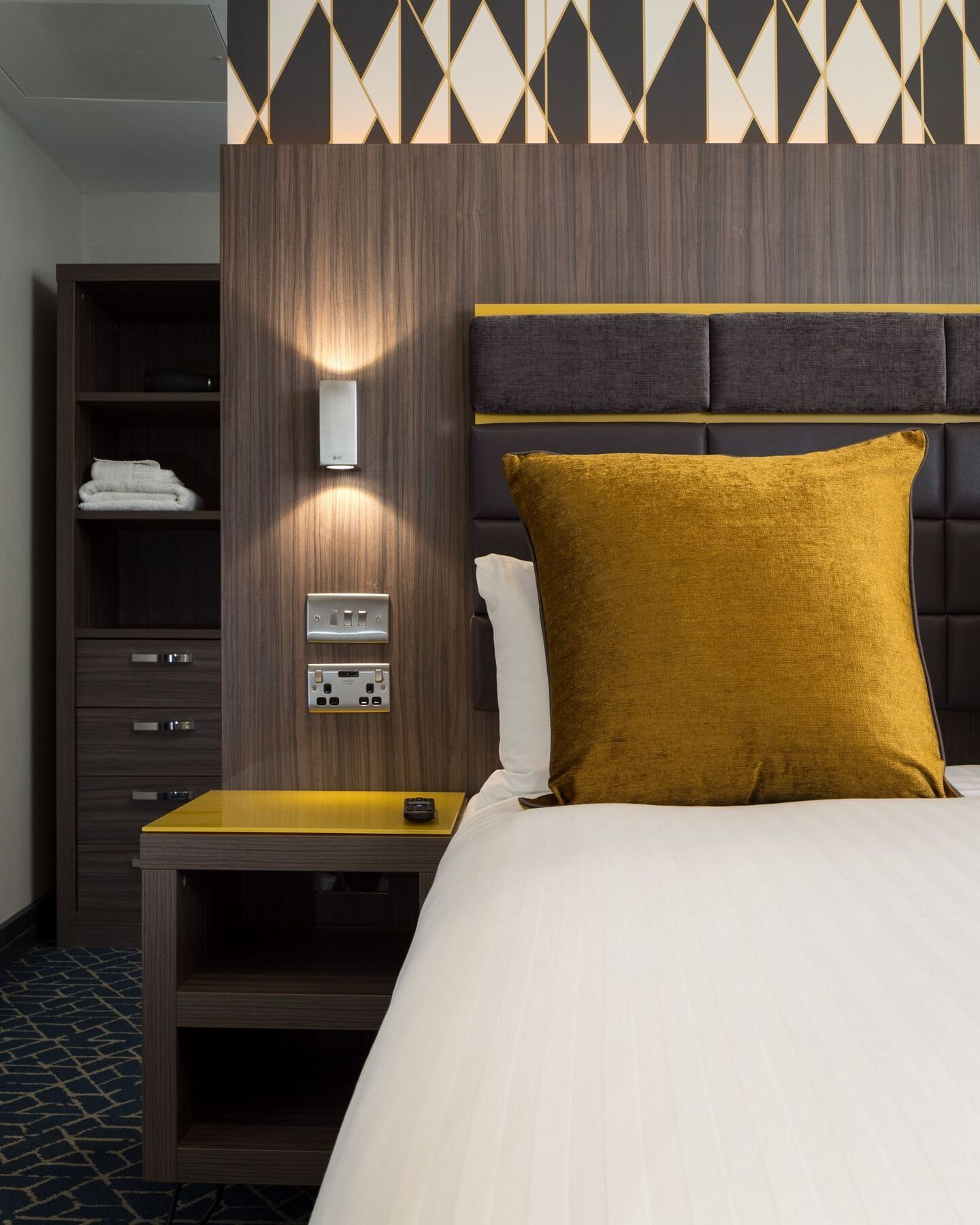 Roomzzz Manchester Victoria Exterior foto