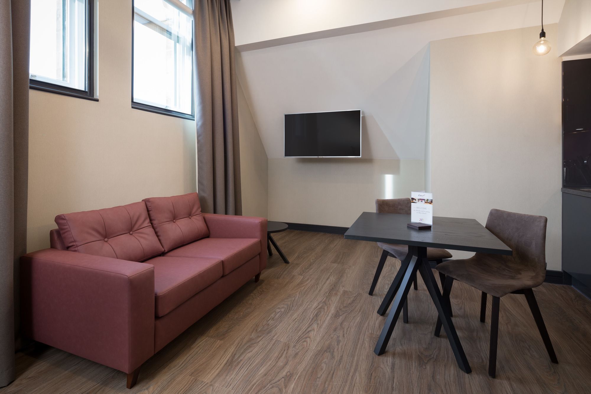 Roomzzz Manchester Victoria Exterior foto