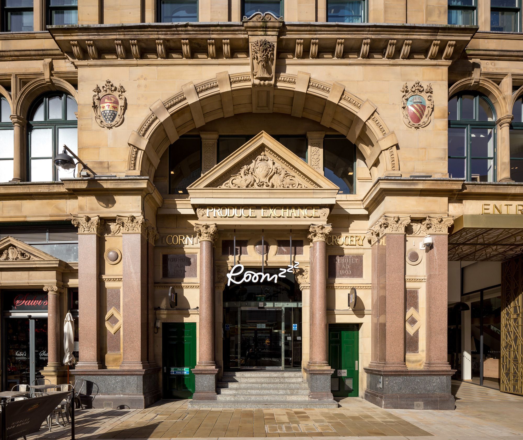 Roomzzz Manchester Victoria Exterior foto
