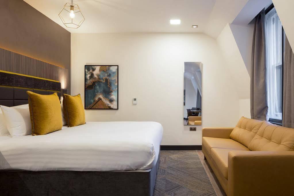 Roomzzz Manchester Victoria Exterior foto